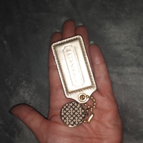 Coach Tag 2pc - Picture 3 of 3